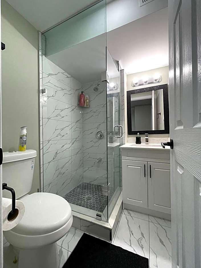 Two Bedroom Basement Ensuite 15 mins from The Niagara Falls