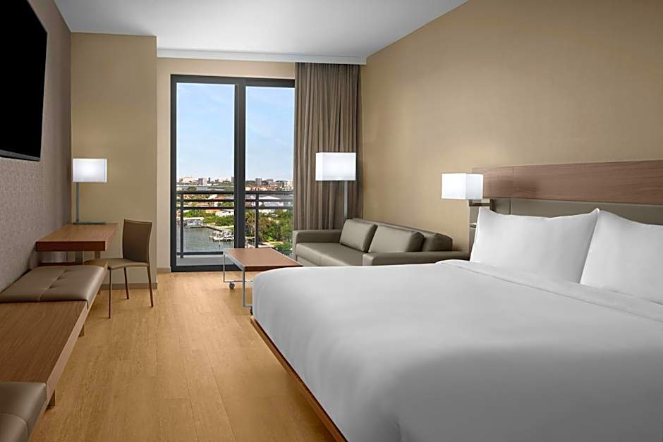 Photo 1 of 1 of 1 King Bed, Balcony