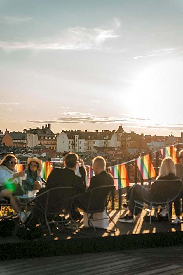 Hotel With Urban Deli