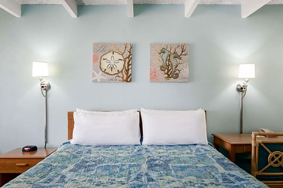 Days Inn & Suites by Wyndham Jekyll Island