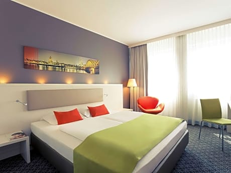 Privilege Room with 1 king-size bed, balcony