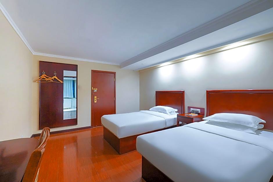 Green Tree Inn Urumqi San'gong Metro Station Exit