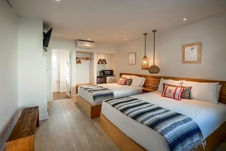 Double Queen Room with Pool View, Fireplace