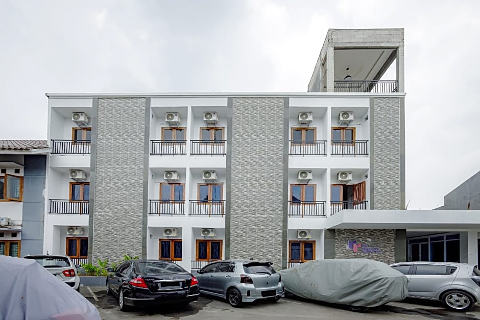 Urbanview Hotel Syariah The Ragunan Residence Cilandak
