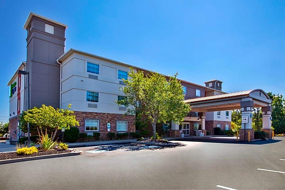 Holiday Inn Express & Suites Absecon-Atlantic City Area By IHG