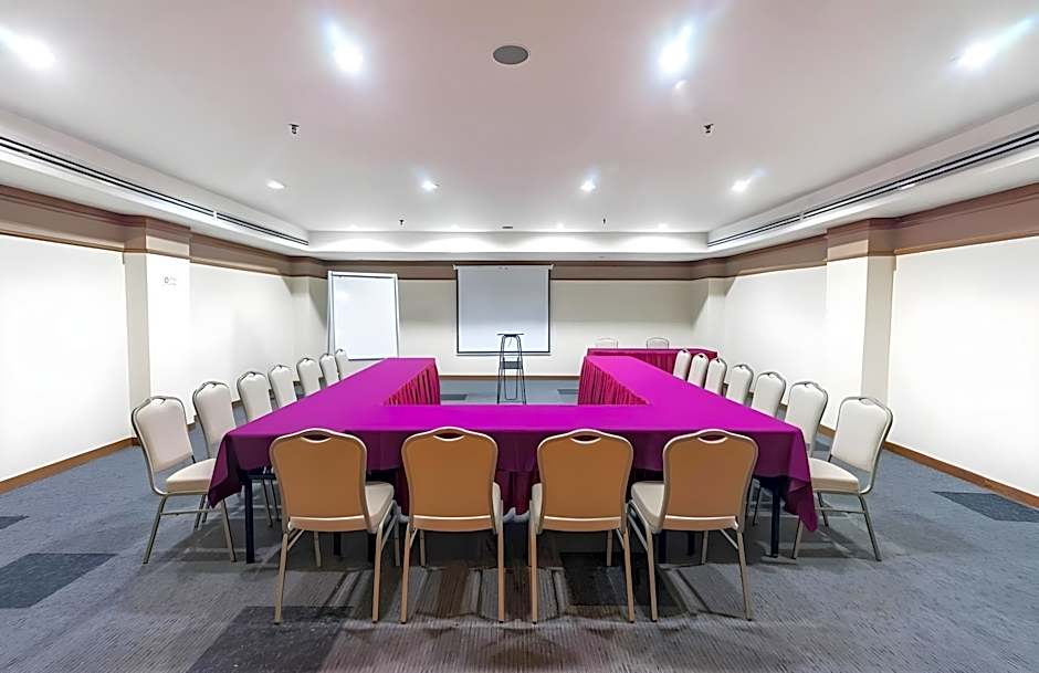 Crystal Crown Hotel Harbour View Port Klang