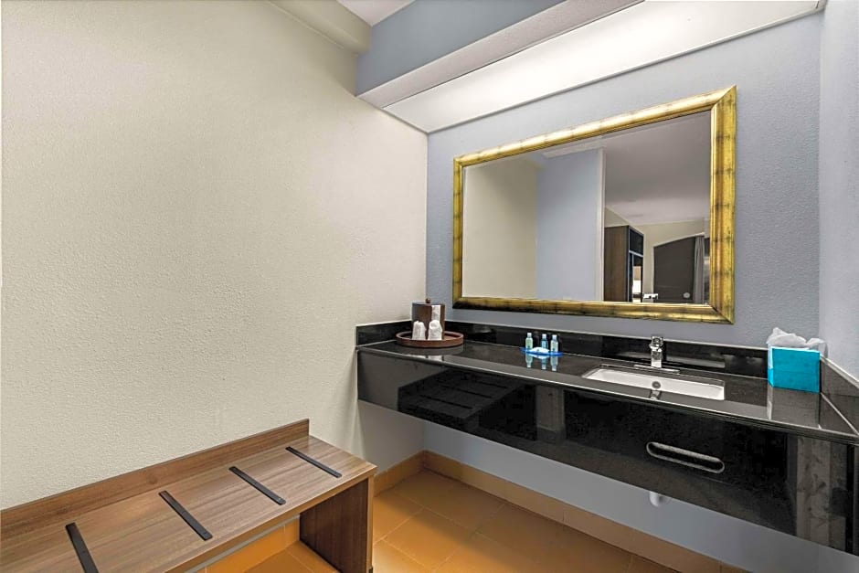Quality Inn & Suites Matthews - Charlotte