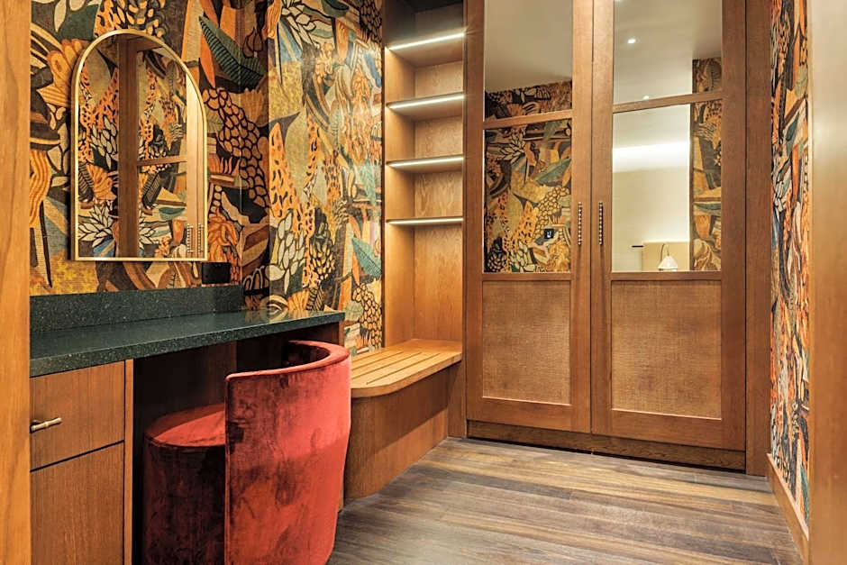 The Trafalgar St. James London, Curio Collection by Hilton