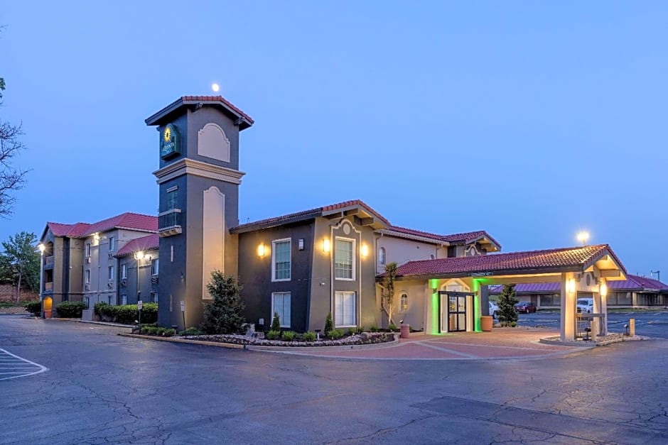 La Quinta Inn & Suites by Wyndham Kansas City Lenexa