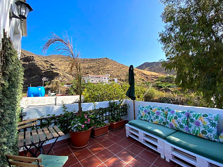 B&B and Apartments El Charco Azul