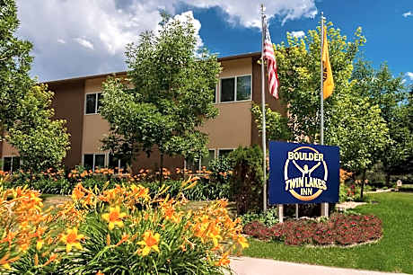 Boulder Twin Lakes Inn