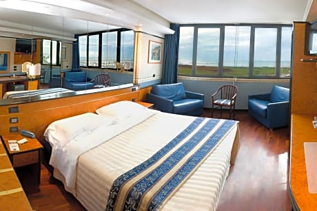 Double or Twin Room with Sea View