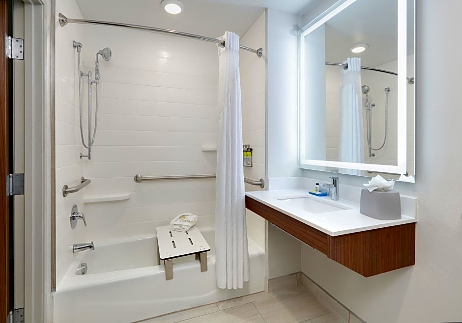 Holiday Inn Express & Suites San Antonio NW Near Seaworld by IHG