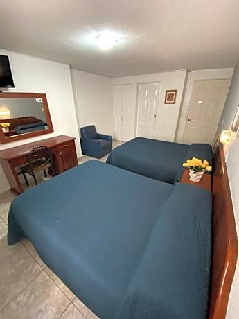 2 Double beds Room