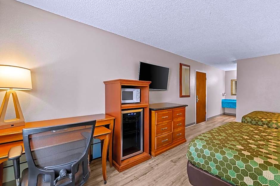 Rodeway Inn & Suites Portland West - Beaverton