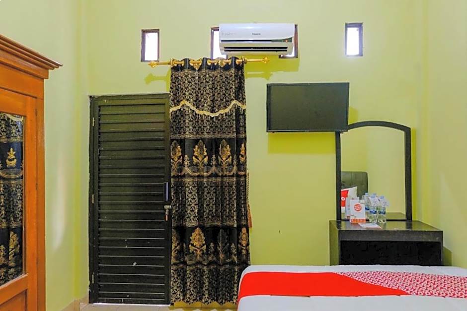 OYO 1784 Hj. Aniek Residence