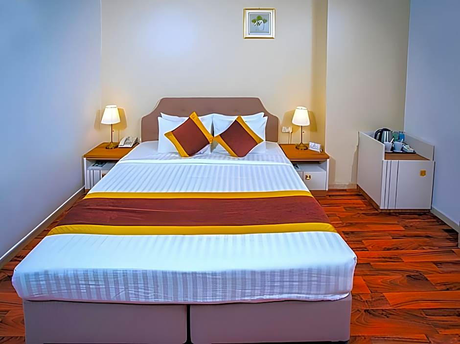 La Villa Suites Hotel