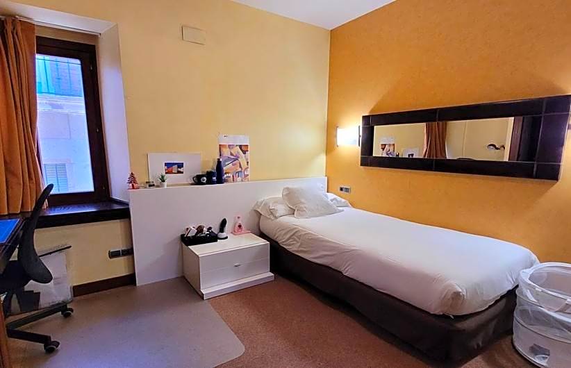 Foto 1 di 3 di Single Room
