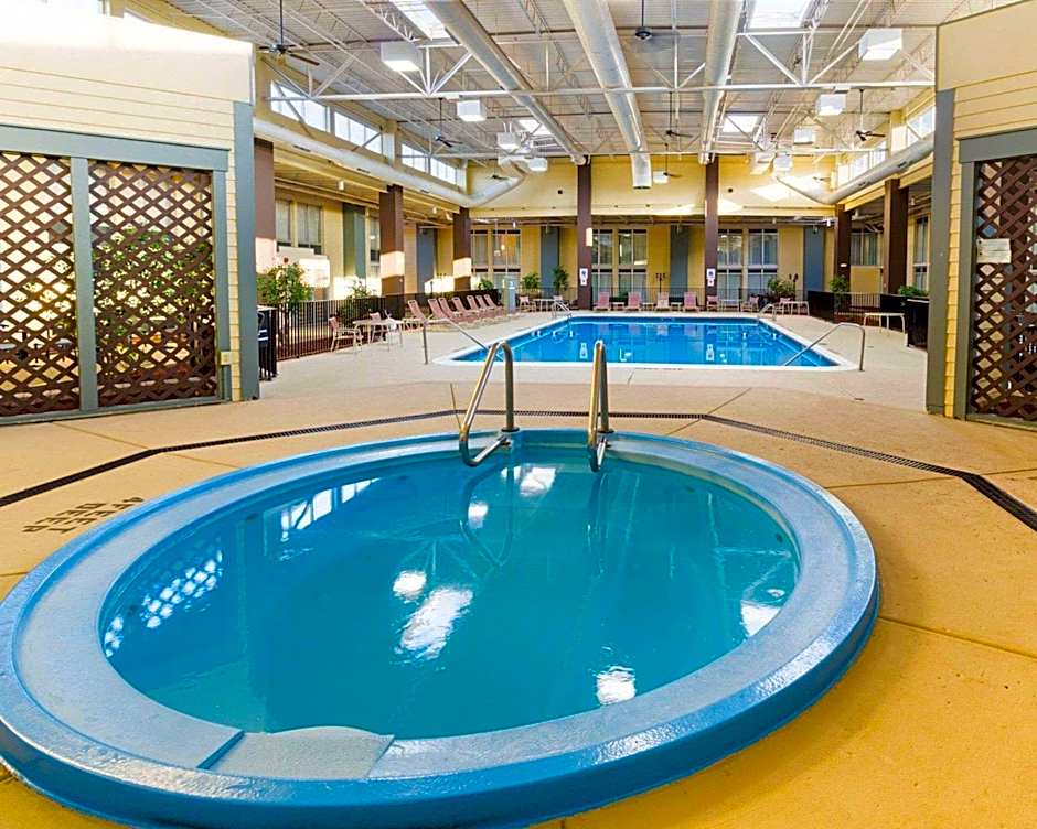 Comfort Inn & Suites Airport Syracuse