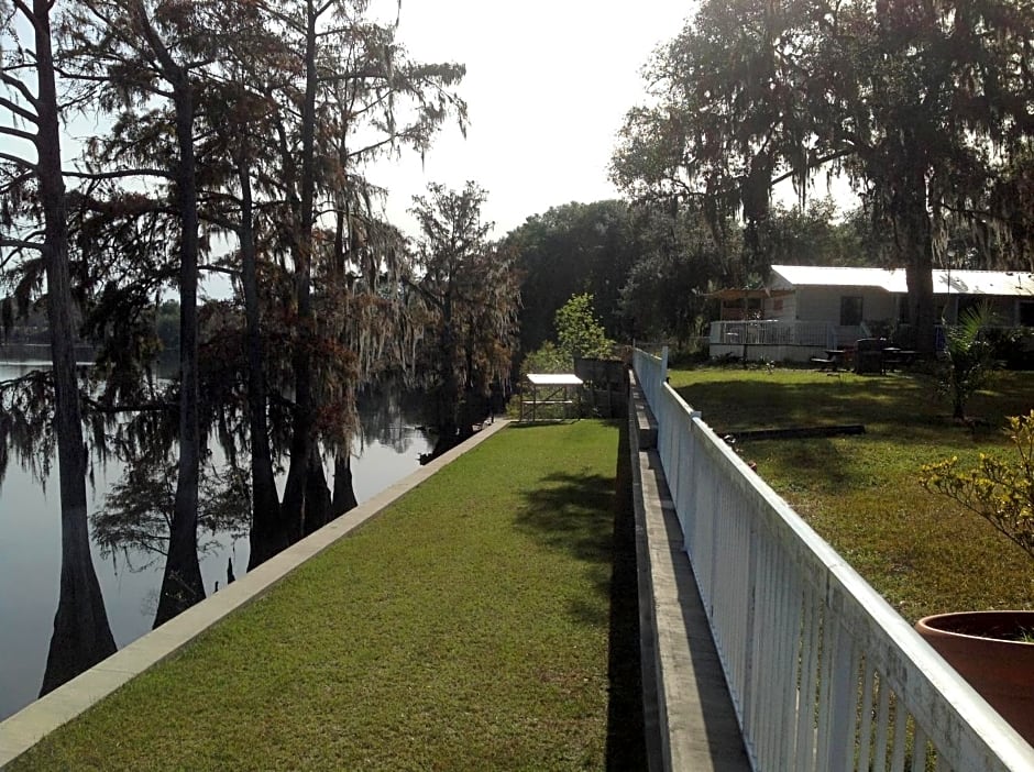 The Suwannee Gables Motel & Marina
