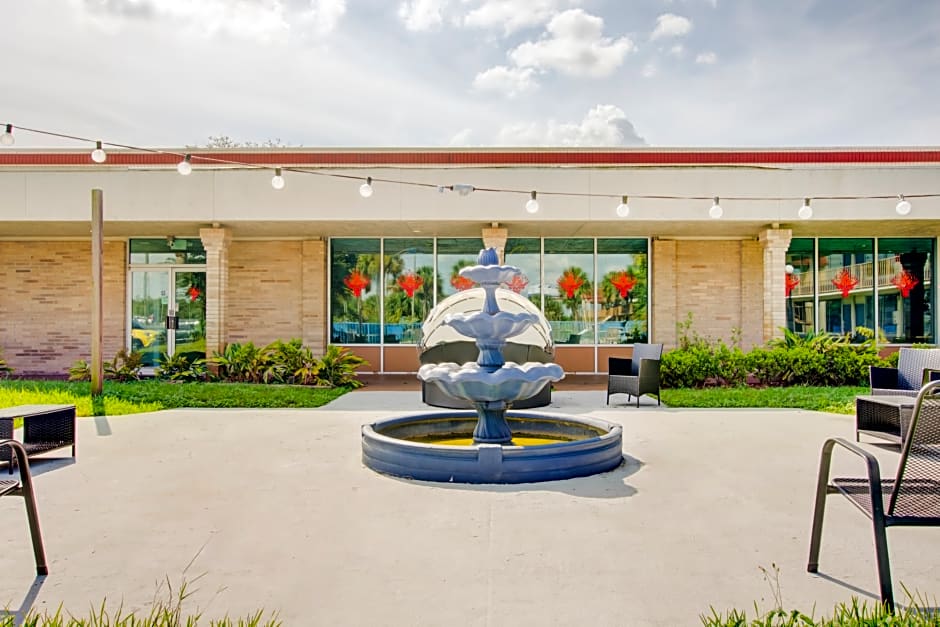 OYO Hotel Dundee By Crystal Lake