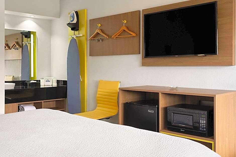 Days Inn by Wyndham Columbus Worthington