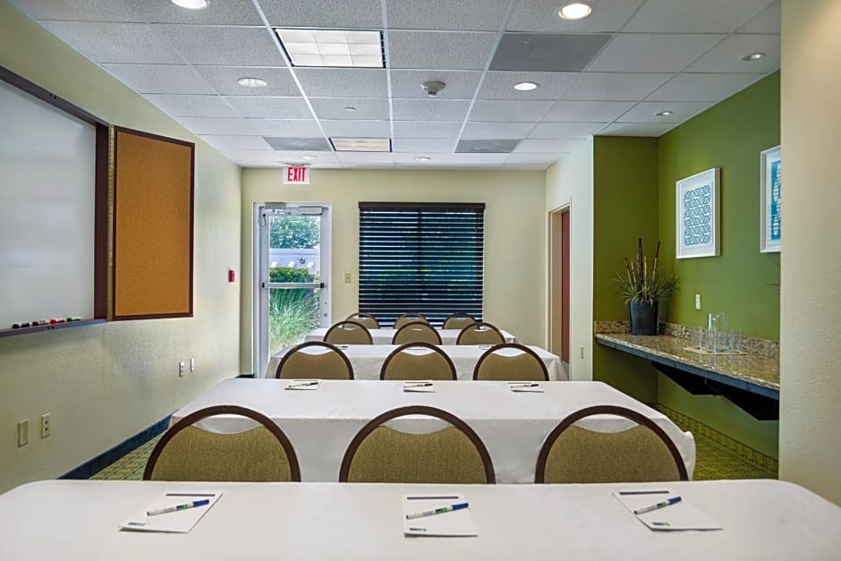Holiday Inn Express Hotel & Suites Savannah Midtown, an IHG Hotel