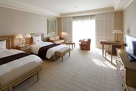 Deluxe Twin Room with Extra Bed - Non-Smoking