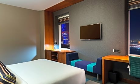 Room, 1 King Bed, Pool View