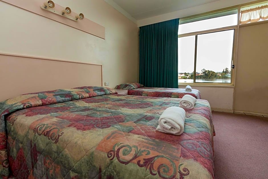 Moruya Waterfront Hotel Motel