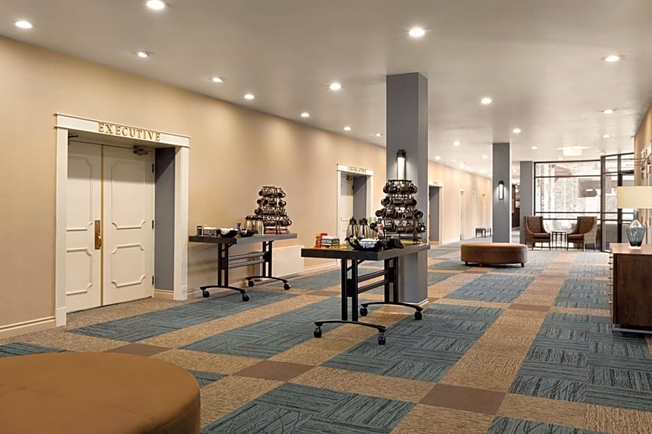 Delta Hotels by Marriott Helena Colonial