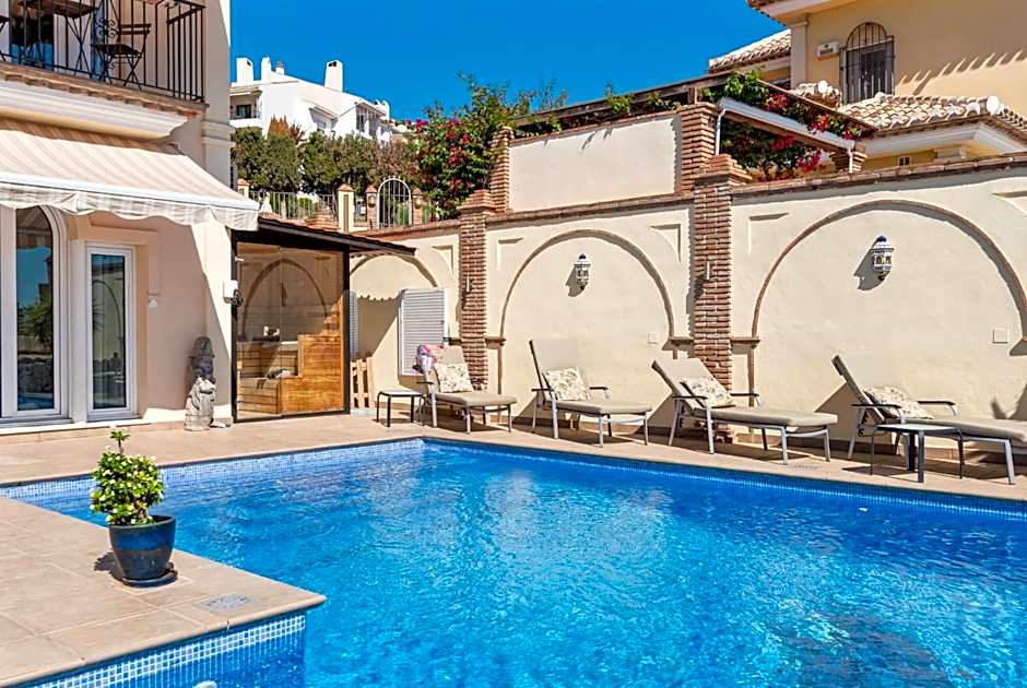 Infinity pool mansion by Costarentals - Ref 85