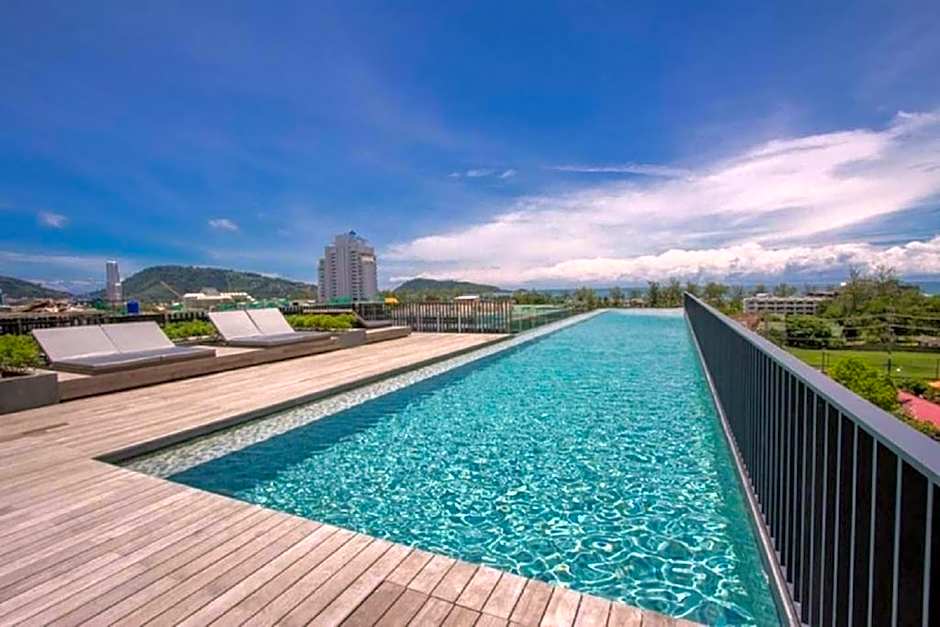 The Deck Patong by VIP