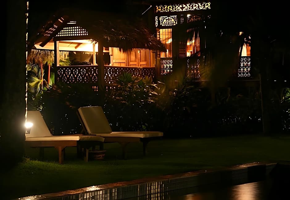 Bon Ton Antique Wooden Villas