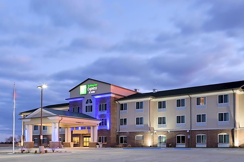 Holiday Inn Express & Suites Nevada By IHG