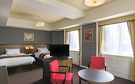 Deluxe Corner Twin Room - Non-Smoking