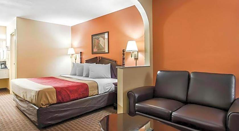 Econo Lodge Inn & Suites I-20, Exit 73