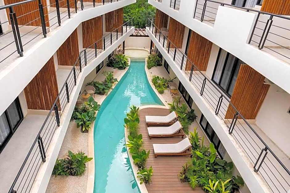 Spacious Penthouse with pool