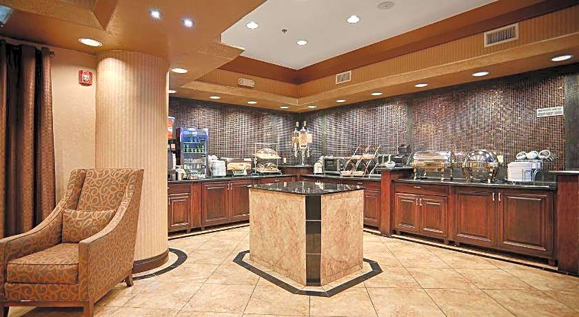 Best Western Plus KC Speedway Inn & Suites