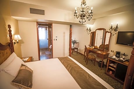 Classic Room with Hall View - 1 King Bed