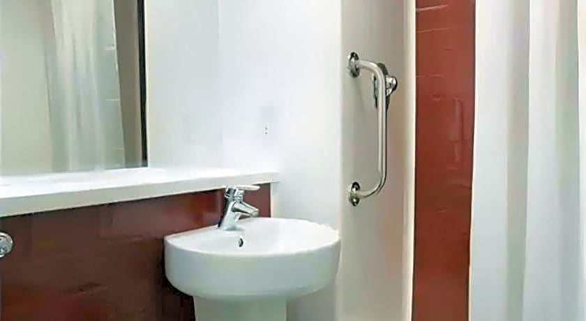 Travelodge Chichester Central