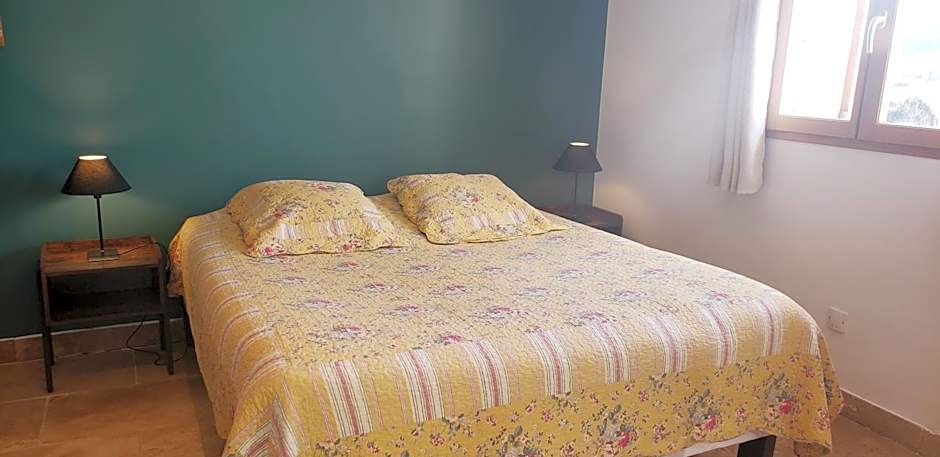 "Les Lauriers" chambre indépendante avec terrasse privée