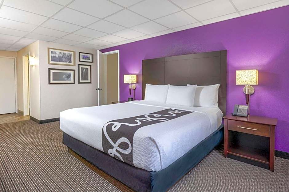 La Quinta Inn & Suites by Wyndham Clifton