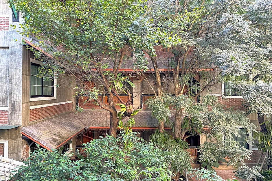 Chiangmai Lanna & Modern Loft Hotel