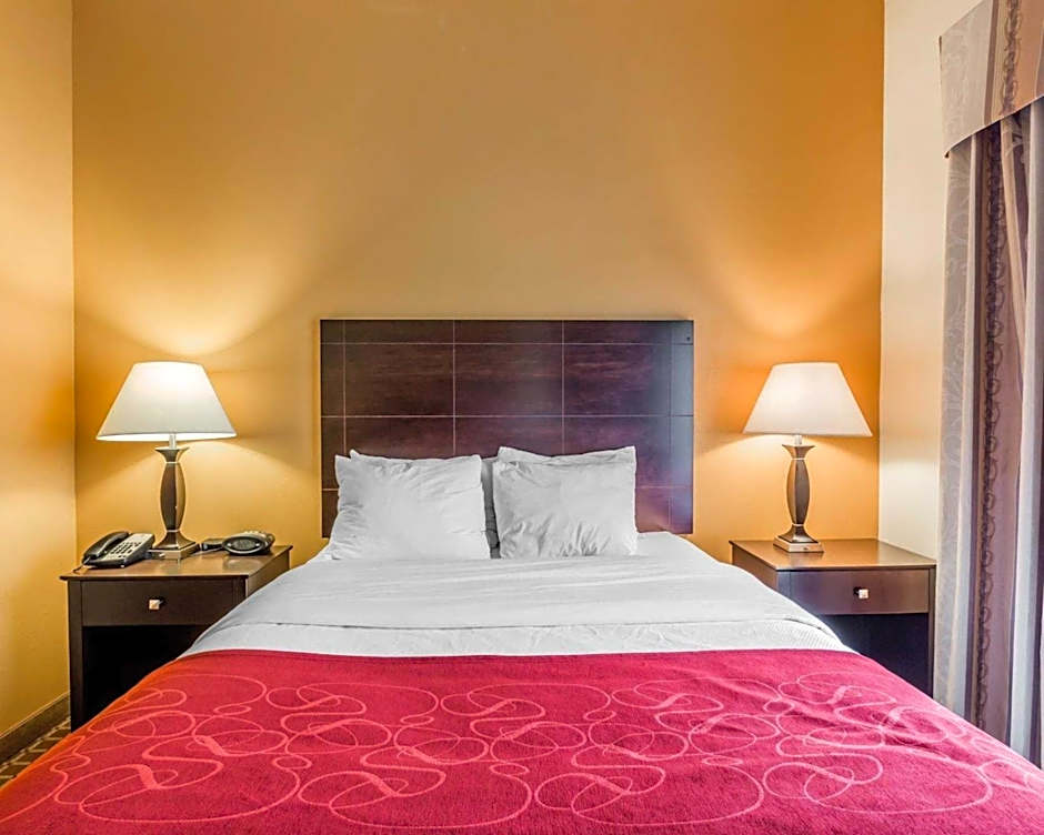 Comfort Suites Clinton near Presbyterian College