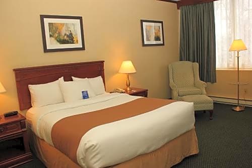 Travelodge Hotel by Wyndham Montreal Airport