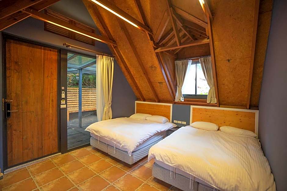 Yue Lake Backpackers