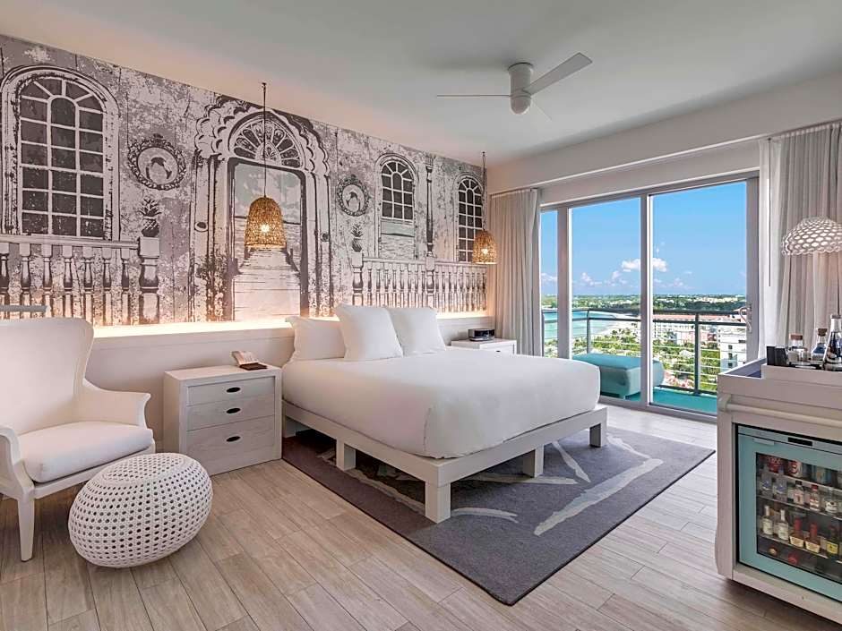Photo 1 of 6 of 1 King Bed, Ocean View