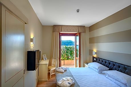 Double Room with Lake View