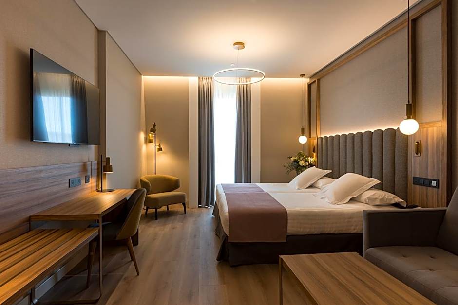 Hotel Giralda Center